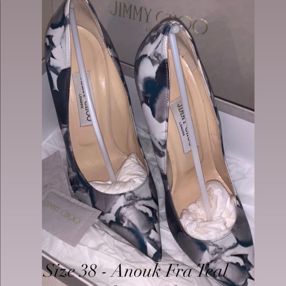 Jimmy Choo Barely worn!! - Picture 5 of 8